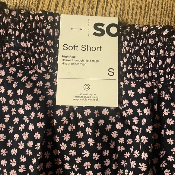 SO smocked shorts, black floral, high rise, size small - Picture 4 of 8